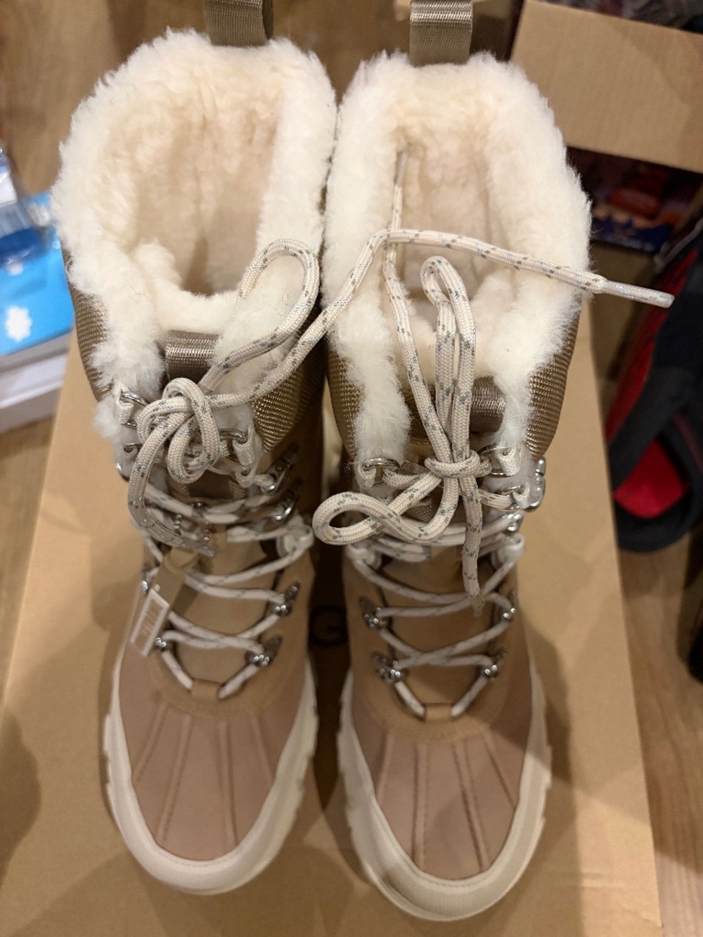 UGG Adirondack Meridian Boots women’s Size 8 Sand